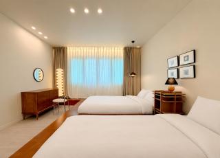 Seomyeon,Busan,3mins walk from Jeonpo Station,Large room for 10, 20 mins to Nampo, Gwangalli , 30 minutes to Haeundae,Long stay discounts, Family trip - 8