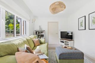 Bramblewood - Cosy chic, hot tub, close to beach - 3
