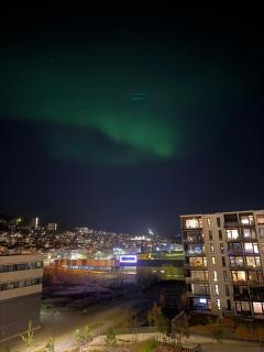 Arctic Escape in Tromsø Stunning Sea & Mountain Views - 1