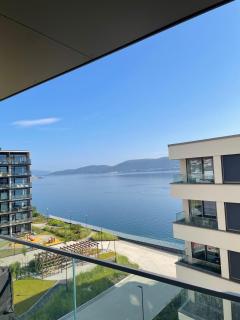 Arctic Escape in Tromsø Stunning Sea & Mountain Views - 3