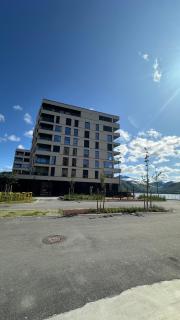 Arctic Escape in Tromsø Stunning Sea & Mountain Views - 5