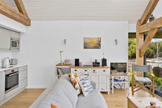 Water Edge Boathouse - On the River Dart - 7