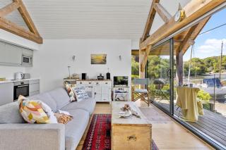 Water Edge Boathouse - On the River Dart - 1