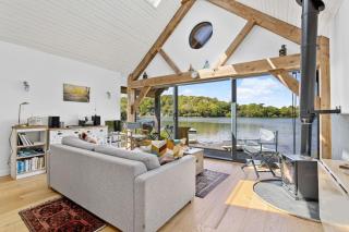 Water Edge Boathouse - On the River Dart - 2