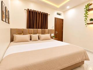Hotel FP Premium Near Railway Station And Mahakaleshwar Jyotirlinga Temple # Free Wifi - Parking Service -Best Family Hotel In Ujjain - 2