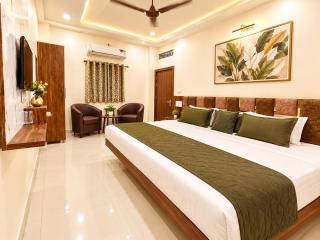 Hotel FP Premium Near Railway Station And Mahakaleshwar Jyotirlinga Temple # Free Wifi - Parking Service -Best Family Hotel In Ujjain - 5