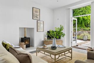 Lantern House - Historic Coastal Retreat with Hot tub, Sea Views & Garden - 8