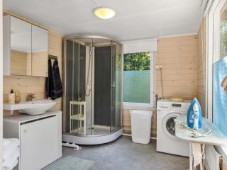 Bright and modern 2-bedroom cabin near the sea - 5
