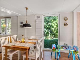 Bright and modern 2-bedroom cabin near the sea - 3