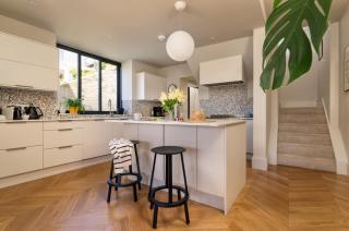 Two Guns – Contemporary, Stylish Townhouse With Stunning Sea Views - 4