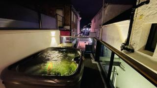 Harbour Breeze - On Torquay's iconic marina with hot tub - 6