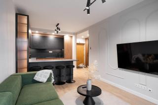Premium Designer Apartment, Balcony, 2 Bed & Bath - by Innorental - 2