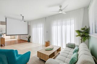 Peyia Penthouse 2 Bedrooms, Sea Views & Pool - 3