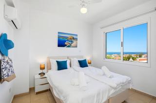 Peyia Penthouse 2 Bedrooms, Sea Views & Pool - 3