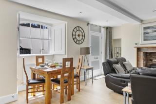 Sovereign House - Close to harbour with parking - 1