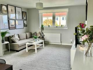 ClydeBank Brand new 3BDR Home, Glasgow - 9
