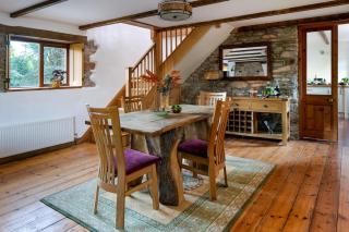 The Old Coach House - Converted barn with private garden parking and fireplace - 2