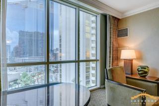 King Bed & In-Room Jacuzzi - Strip View Suite - 0