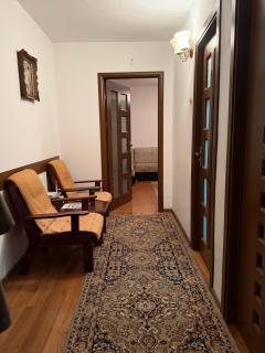 Vintage Charm Apartment Near Downtown - 9