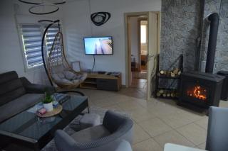 Hidden Oasis PeSa - Luxury Villa with Pool & Spa - 5