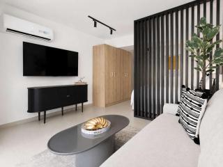Quiet Spacious Studio - 2nd Floor Ideal for Families & Nomads - 9