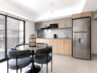 Quiet Spacious Studio - 2nd Floor Ideal for Families & Nomads - 8