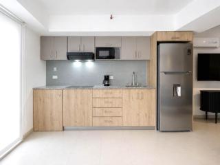 Quiet Spacious Studio - 2nd Floor Ideal for Families & Nomads - 3