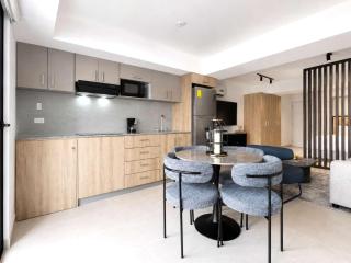 Quiet Spacious Studio - 2nd Floor Ideal for Families & Nomads - 1