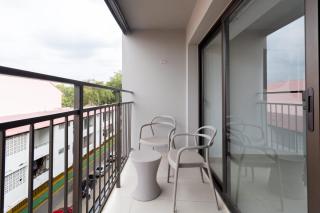 Premium 4th Floor Studio - Elevated Stay for Couples - 9