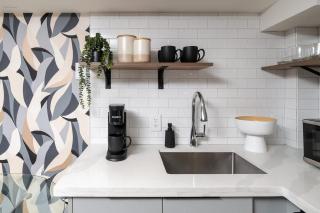 Elegant Trinity Bellwoods 1BR2BA Parkside Retreat - 3