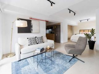 Spacious 4th Floor Studio - Quiet Side Perfect for Families - 9