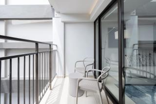 Spacious 4th Floor Studio - Quiet Side Perfect for Families - 8
