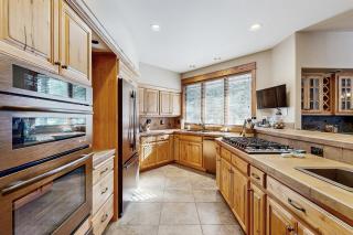 Spacious family friendly home gym in garage W&D WIFI - SHARC resort amenities - 6