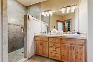 Spacious family friendly home gym in garage W&D WIFI - SHARC resort amenities - 2