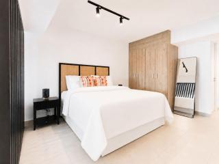 Top-Floor Premium Studio - The Best Couples Stay near Casco Viejo - 3