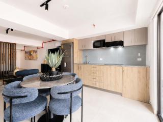 Top-Floor Premium Studio - The Best Couples Stay near Casco Viejo - 1