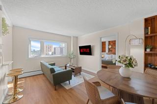 The Golden Jewel • 1BR • Parking • AC • Mins to DT - 9