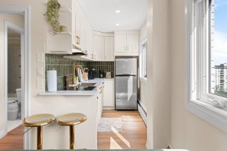 The Golden Jewel • 1BR • Parking • AC • Mins to DT - 7