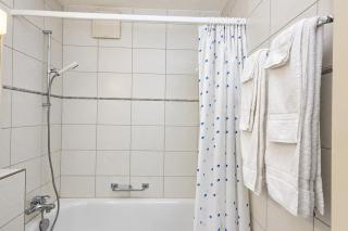 Queen Bed, Private Balcony, Central - Ghost 12 - 8