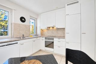 Queen Bed, Private Balcony, Central - Ghost 12 - 4
