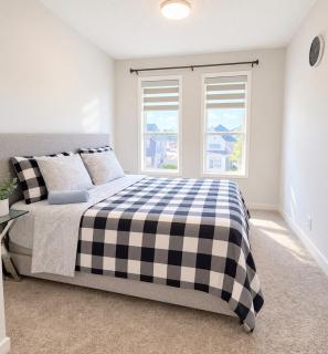 Cozy Rooms In Glazier Ridge Comfy Home - 9