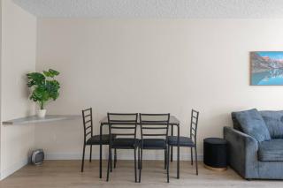 The Getaway • 2BR • Parking • AC • Mins to DT - 8