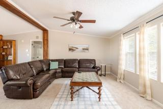 Big Lake, No Schedule, Sleeps 8, Pet Friendly - 8