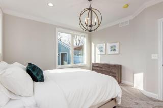 Luxury 6BR Townhome Duplex - Family Stay - 4