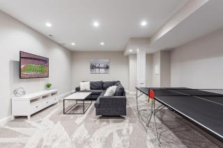 Luxury 6BR Townhome Duplex - Family Stay - 5