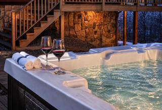 NEW! Beautiful Log Chalet | Hot Tub & Pool Table - 8