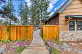 Downtown Sisters home with private hot tub & fenced yard - dogs welcome - 0