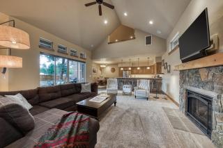 Downtown Sisters home with private hot tub & fenced yard - dogs welcome - 3