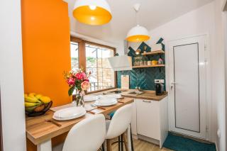 2BDRM: View & Free street parking in town’s Heart - 8