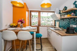 2BDRM: View & Free street parking in town’s Heart - 4